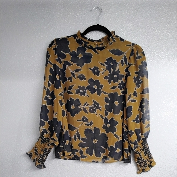 Tops - Beautiful Sheer Blouse In A Floral Pattern   Size MP